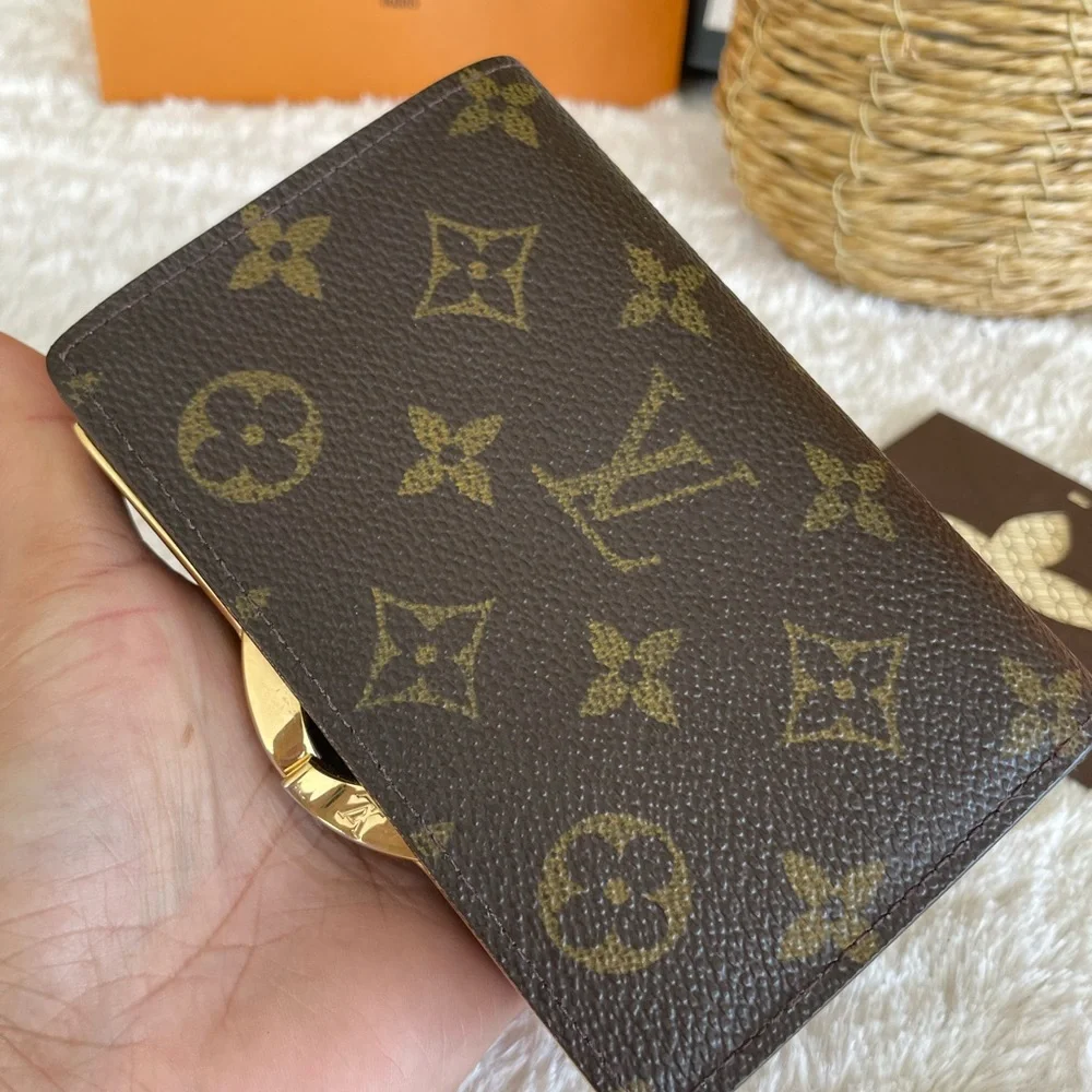Louis Vuitton kisslock wallet.🤎🤎🤎🩷❤️🩷❤️ - Picture 15 of 16